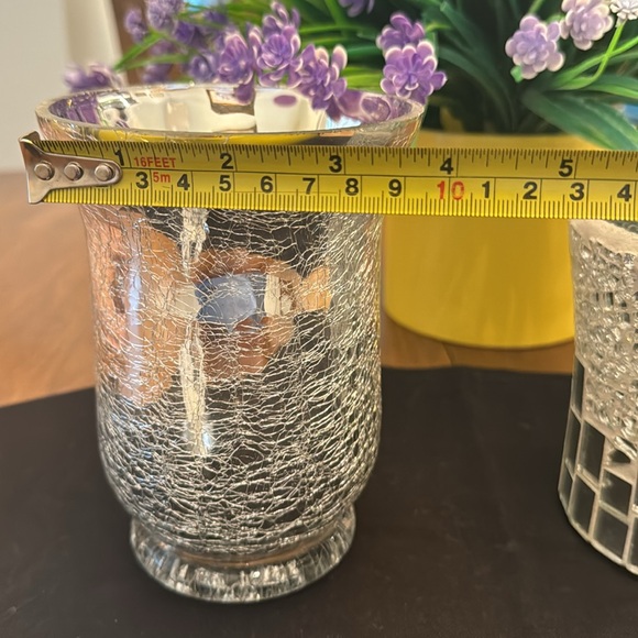 BUNDLE OF VASES AND PAPERWEIGHT - Picture 12 of 16